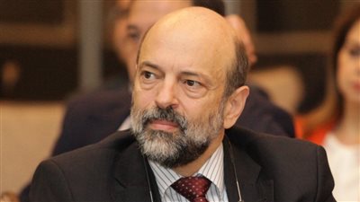 عمر الرزاز.. رئيس وزراء الأردن بدرجة خبير الاقتصاد
