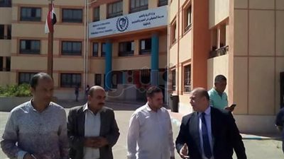 مدير «تعليم الدقهلية» يتفقد مدرسة المتفوقين في جمصة