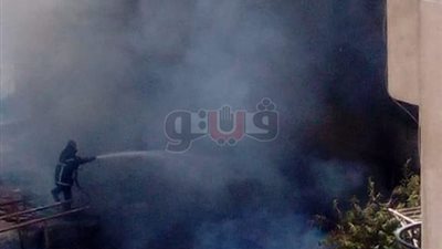 السيطرة على حريق اندلع في عمارة سكنية بالغردقة (صور)