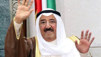 أمير الكويت يسعى لحل أزمة قطر قبل سفره إلى واشنطن