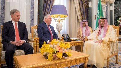 الملك سلمان يبحث مع وزير الخارجية الأمريكي أوضاع المنطقة