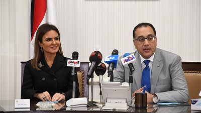 وزيرا الإسكان والاستثمار يشهدان توقيع المرحلة الثانية من برنامج الصرف الصحي.. مدبولي: مد الخدمة للقرى المُلوثة لفرع رشيد.. وسحر نصر: المرحلة الأولى سر نجاح مفاوضات البنك الدولي