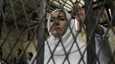 رحلة ياسمين النرش من «الاعتداء على ضابط شرطة» لـ«إخلاء سبيل». فيديو على «فيس بوك» يفتح ملف «سيدة المطار».. حيازة المواد المخدرة أبرز التهم.. و«النقض» 