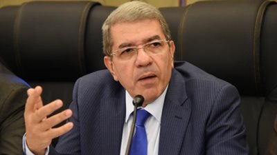 وزير المالية: الدين العام يمثل مأزقا في الموازنة العامة للدولة