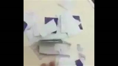 بالفيديو.. أغرب تصرف من امرأة عرفت أن زوجها سيسافر خارج البلاد