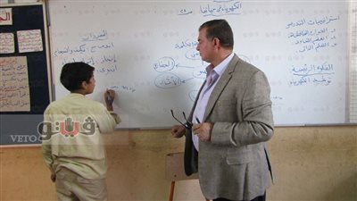 التحقيق مع معلم دخن سيجارة في فناء مدرسة بالفيوم