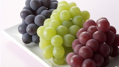 «قناع العنب».. ترطيب مثالي لشعر صحي