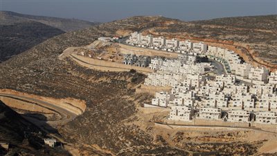 هاآرتس: واشنطن تطلب من إسرائيل وقف البناء خارج الكتل الاستيطانية