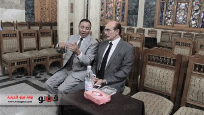 بالصور.. «محمد صبحي» يقدم العزاء لأسرة الكاتبة الراحلة «فتحية العسال»