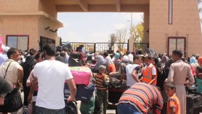 461 يعبرون بوابات منفذ رفح البري