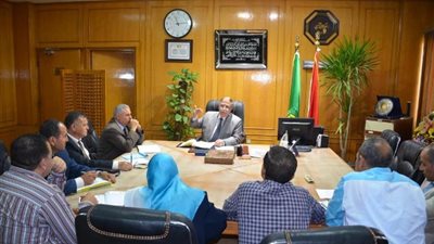 محافظ الإسماعيلية يتدخل لحل مشكلات 540 أسرة مع حساب بيع الأراضي