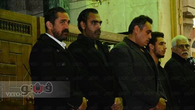 بالصور.. بدء عزاء والد أمير كرارة في مسجد عمر مكرم