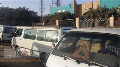 بالصور.. إضراب سائقي الميكروباص في «القرين» للمطالبة برفع الأجرة