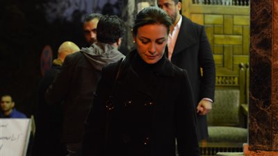 بالصور.. فيفي عبده وريهام عبد الغفور تشاركان في عزاء والد أمير كرارة