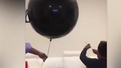 بالفيديو.. رد فعل غير متوقع لـ 3 صبية علموا بحمل والدتهم في فتاة