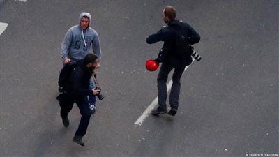 العنف ضد الصحفيين في ألمانيا.. عندما يصبح تويتر خطرا أمنيا