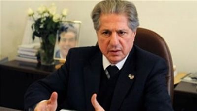 رئيس لبنان الأسبق يغادر مطار القاهرة بعد مشاركته بمؤتمر نصرة القدس