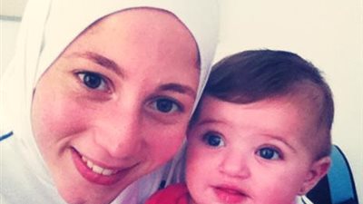 «سارة كريت» لبنانية محجبة تعشق الرقص الأفريقي.. «قصة مصورة»