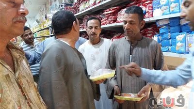 بالصور.. مدير تموين بسوهاج يتنكر في «جلباب» خلال تفقده «أهلا رمضان»