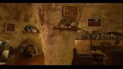 بالفيديو.. تعرف على القرية التي تعيش في باطن الأرض