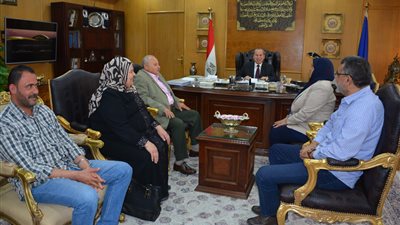 محافظ دمياط يبحث ميكنة إدارة المالية