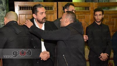 بالصور.. انتهاء عزاء والد أمير كرارة بمسجد عمر مكرم