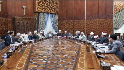 هيئة كبار العلماء تطالب بدعم مؤسسات الدولة في الحرب على الإرهاب