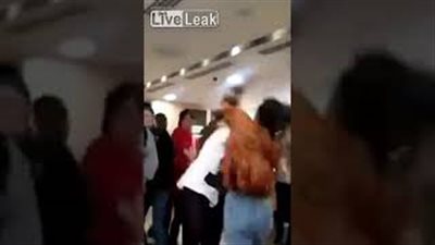 بالفيديو.. خناقة بين فتاتين على شاب تشعل الإنترنت