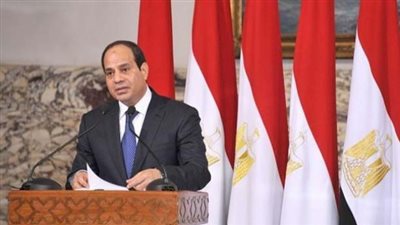 السيسي يكلف مميش بزيادة العائدات من العملات الأجنبية لقناة السويس