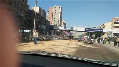 ذعر بين الأهالي بسبب تسرب سولار من سيارة على كوبري محرم بك