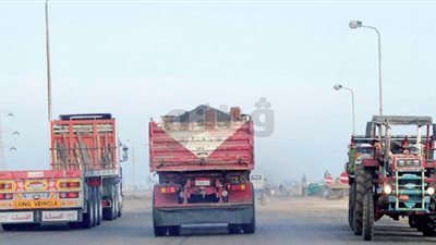 مدبولي: الدولة جادة في تنفيذ قرار حظر سير النقل الثقيل على الدائري