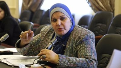 المرأة العاملة بعمال مصر ترفض مقترح قانون خفض سن الزواج