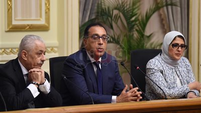 رئيس الوزراء في مؤتمر صحفي: بذلنا جهدا هائلا في نظام التعليم الجديد ونأمل أن يلبي الطموحات.. انتهينا من ١٨ ألف عمليةً جراحية بتكلفة ٥٦٥ مليون جنيه خلال شهرين.. ٩٣٪؜ من المدارس تم توصيلها بخطوط الفايبر