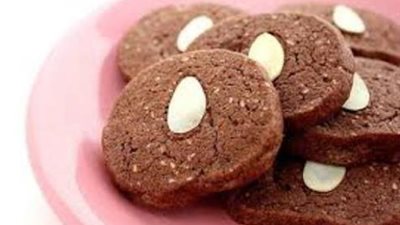 طريقة إعداد بسكويت اللوز والشيكولاتة لمرضى السكر والضغط