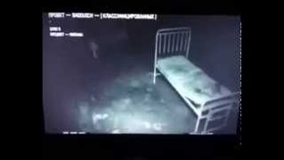 شاهد.. فيديو صادم لأرواح شريرة تجعل مريضا نفسيا يطير في الهواء