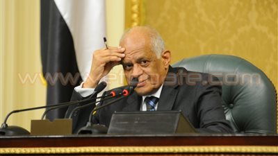 رئيس البرلمان للنواب: لو الموازنة تهمكم ركزوا مع وزير المالية