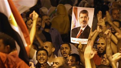 أنصار «الإخوان» يتظاهرون بالألعاب النارية في حلوان