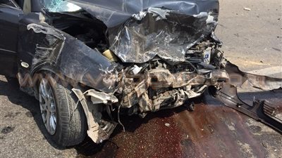 بالصور.. إصابة شخصين في تصادم سيارتين داخل مطار القاهرة