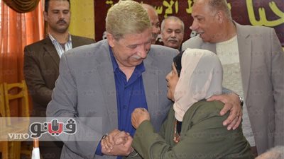 بالصور.. محافظ الإسماعيلية يشارك المسنين الاحتفال بعيد الأم