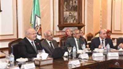 استعدادات جامعة القاهرة للعام الدراسي.. الخشت: الانتهاء من الجداول الدراسية للطلاب.. توفير الإمكانيات اللازمة للأمن الإداري.. إعفاء أبناء الشهداء بالجيش والشرطة من المصروفات الدراسية والمدن