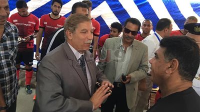 محافظ ومدير أمن الإسماعيلية يهنئان لاعبي منتخب الهوكي