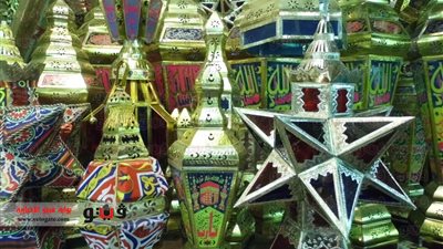 بالصور.. استقرار أسعار الـ«فوانيس» بمنطقة مصر القديمة