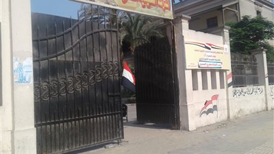 غياب قوات الأمن أمام لجنة «الجيزة الإعدادية» قبل فتح اللجنة (صور)
