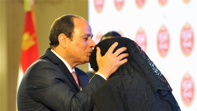 أسبوع عطاء رئاسي.. الرئيس يزور بورسعيد.. قمة مصرية سودانية.. بحث تعزيز العلاقات مع بوتين وميركل.. تكليف الحكومة بتحسين منظومة التعليم.. اهتمام بالطيران والنقل.. ومنح أوسمة الكمال لـ«عظيمات مصر