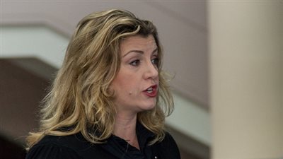 وزيرة القوات المسلحة البريطانية تتهم أوباما بالجهل المحزن