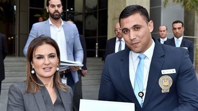 سحر نصر تكرم أفضل 3 موظفين خلال الأسبوع (صور)