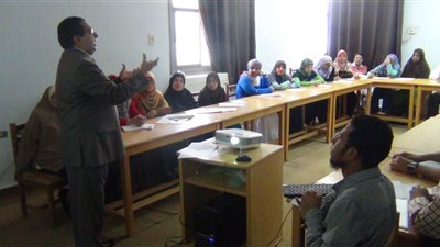 «تدريب المعلمين بالأكاديمية المهنية.. ضحك على الدقون».. دستور 2014 ينص على مجانية الدورات التدريبية بالأكاديمية.. مجهولون يجمعون إيصالات بقيمة 250 جنيها.. والمعلمون يتساءلون: «ما مصير ا