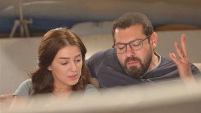 كندة علوش تتعرض للإحراج وعمرو يوسف يراقبها في «توم وشيري»