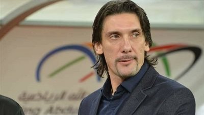 نيبوشا يشرح للاعبيه الأخطاء الدفاعية والهجومية قبل لقاء دجلة