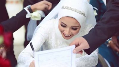 بالصور.. جلسة تصوير عروسين تثير ضجة عبر فيس بوك